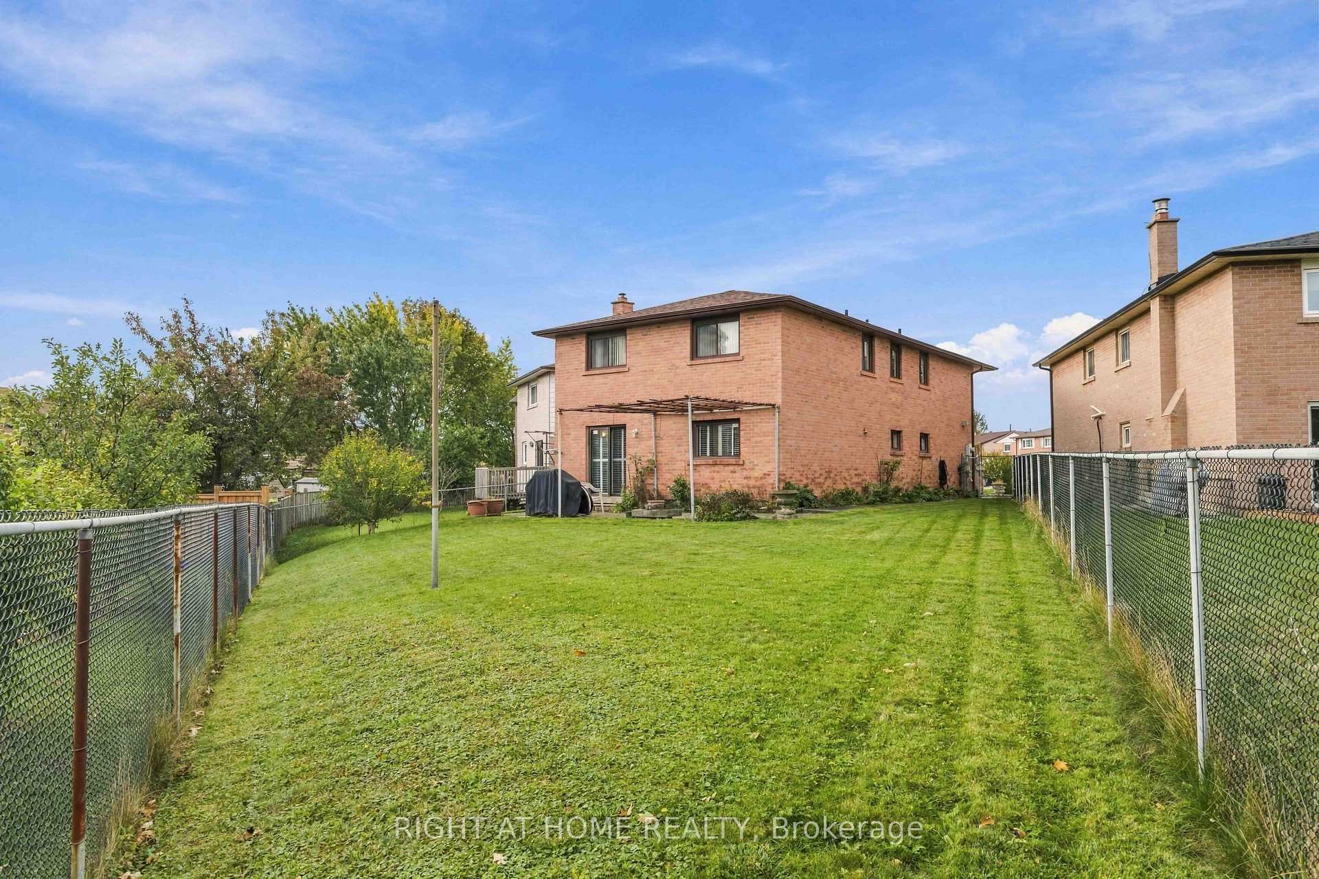 Photo 29 of 17 Cathy Jean Crescent, Etobicoke, Mount Olive-Silverstone-Jamestown — HOMEH