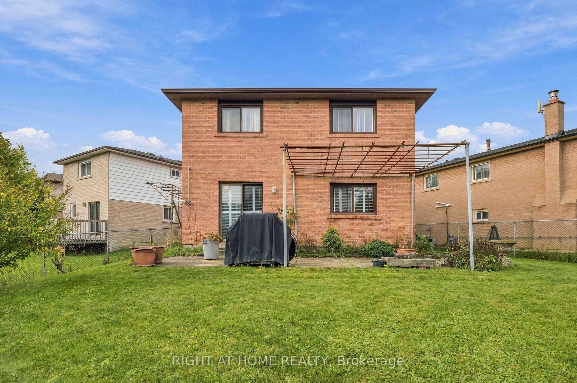Photo 30 of 17 Cathy Jean Crescent, Etobicoke, Mount Olive-Silverstone-Jamestown — HOMEH