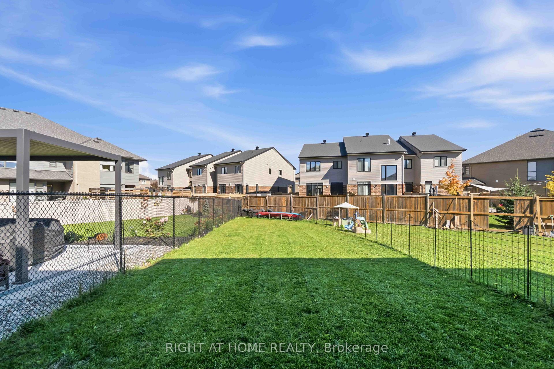 Photo 32 of 359 Big Dipper Street, Ottawa, Riverside South/Gloucester Glen — HOMEH