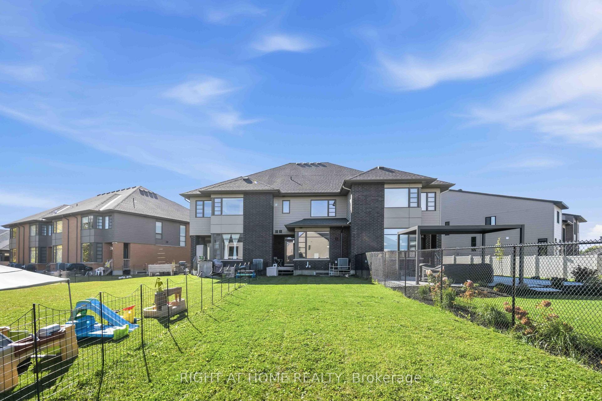 Photo 33 of 359 Big Dipper Street, Ottawa, Riverside South/Gloucester Glen — HOMEH