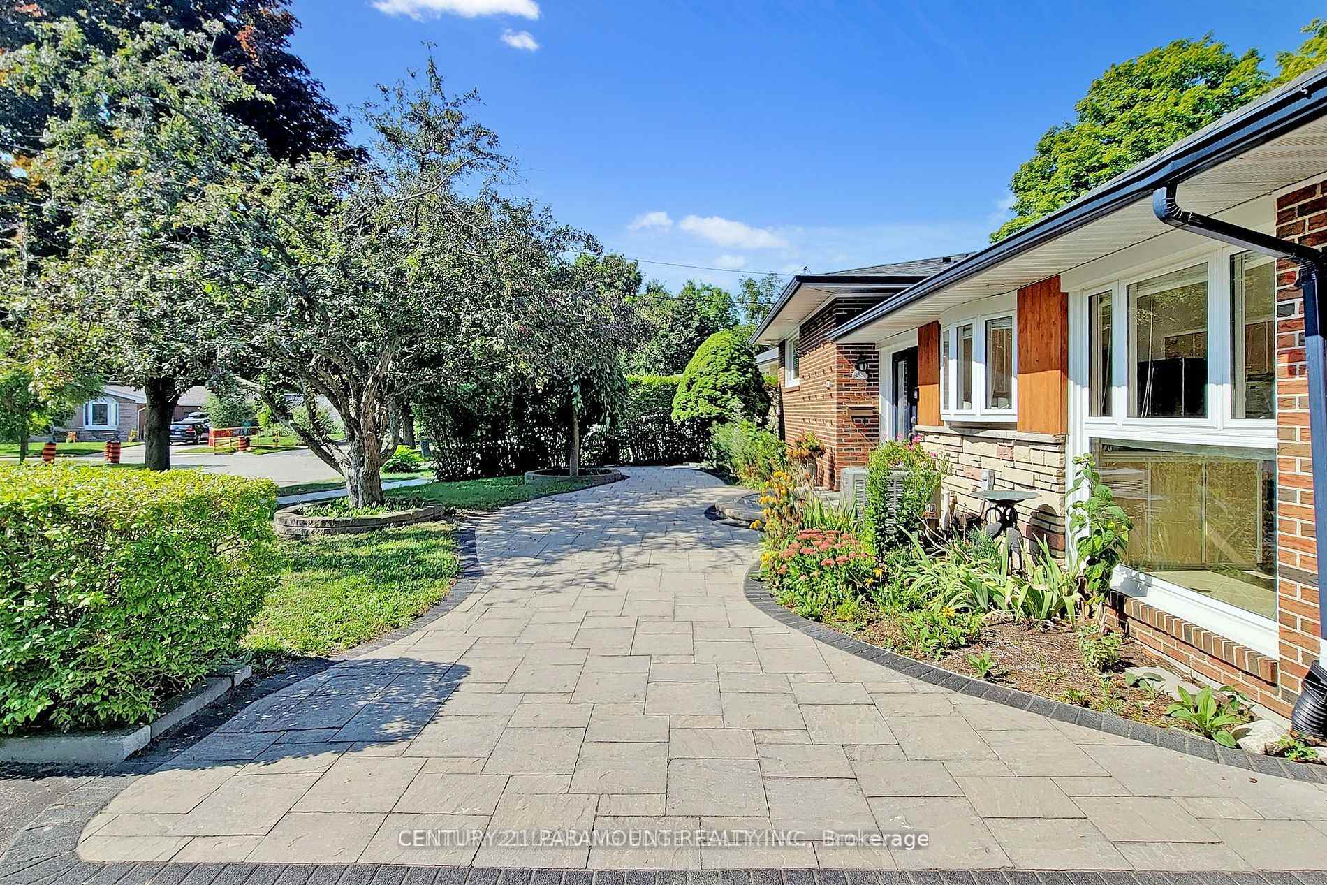 Photo 2 of 8 Waterfield Drive, Scarborough, Bendale — HOMEH