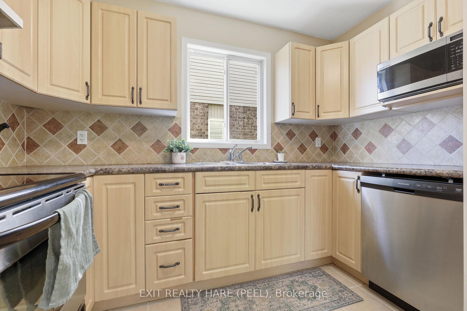 Photo 8 of 43 Stoneham Street, New Tecumseth, Alliston — HOMEH