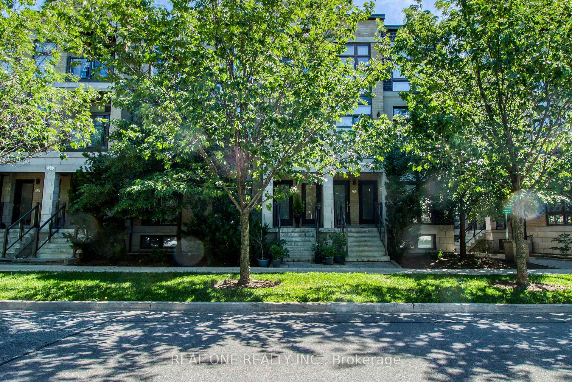 Photo 5 of Unit 63, 27 Eldora Avenue, North York, Newtonbrook West — HOMEH