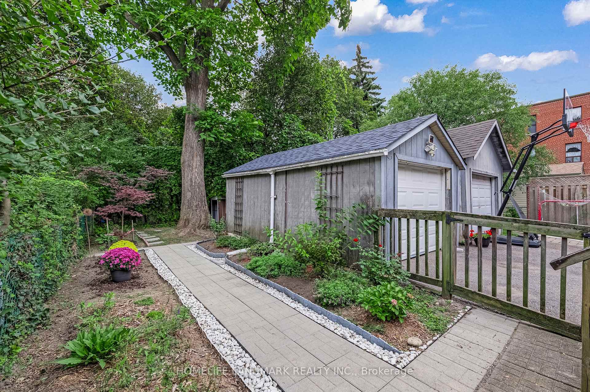Photo 40 of 39 Brentcliffe Road, Toronto, Leaside — HOMEH