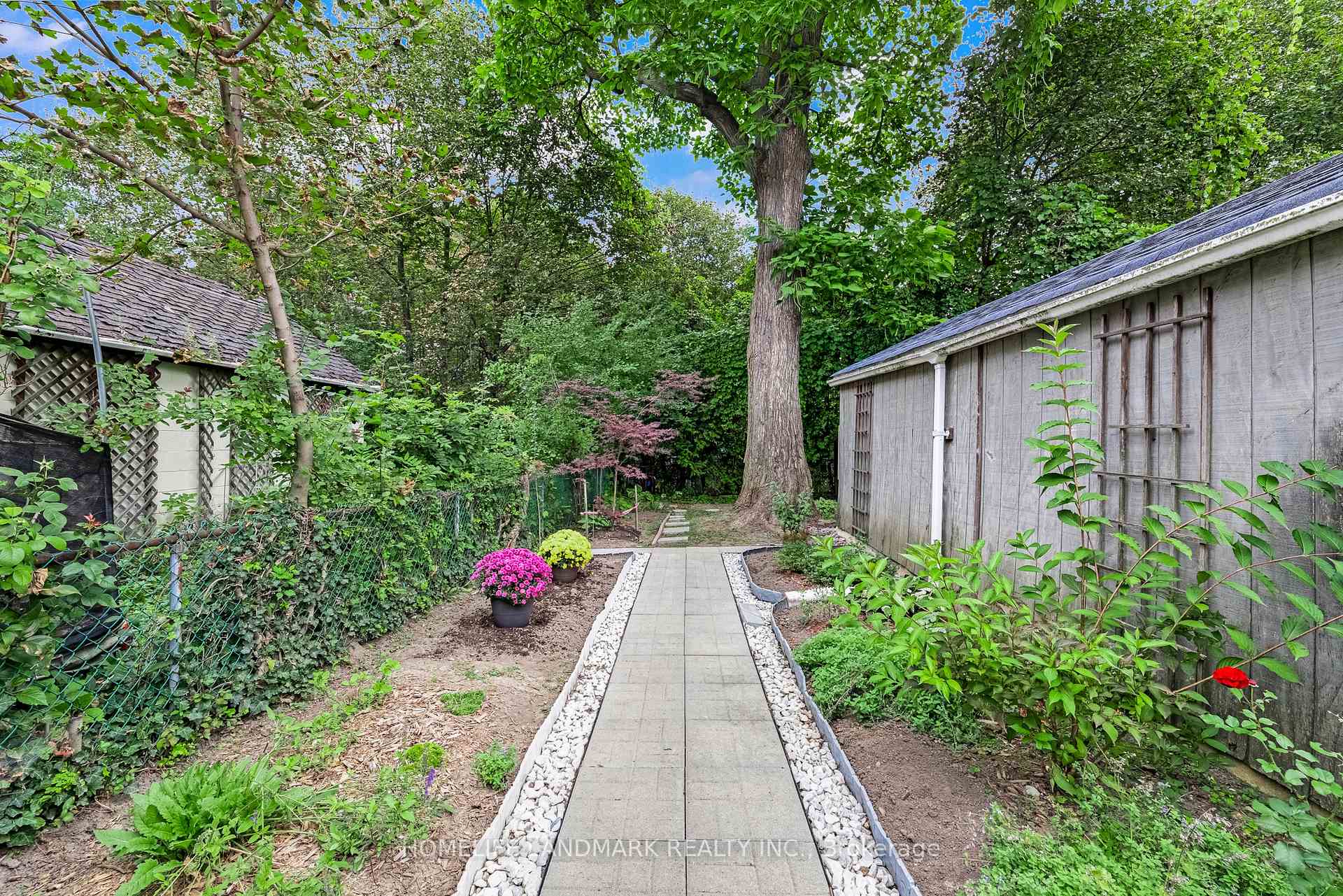 Photo 43 of 39 Brentcliffe Road, Toronto, Leaside — HOMEH