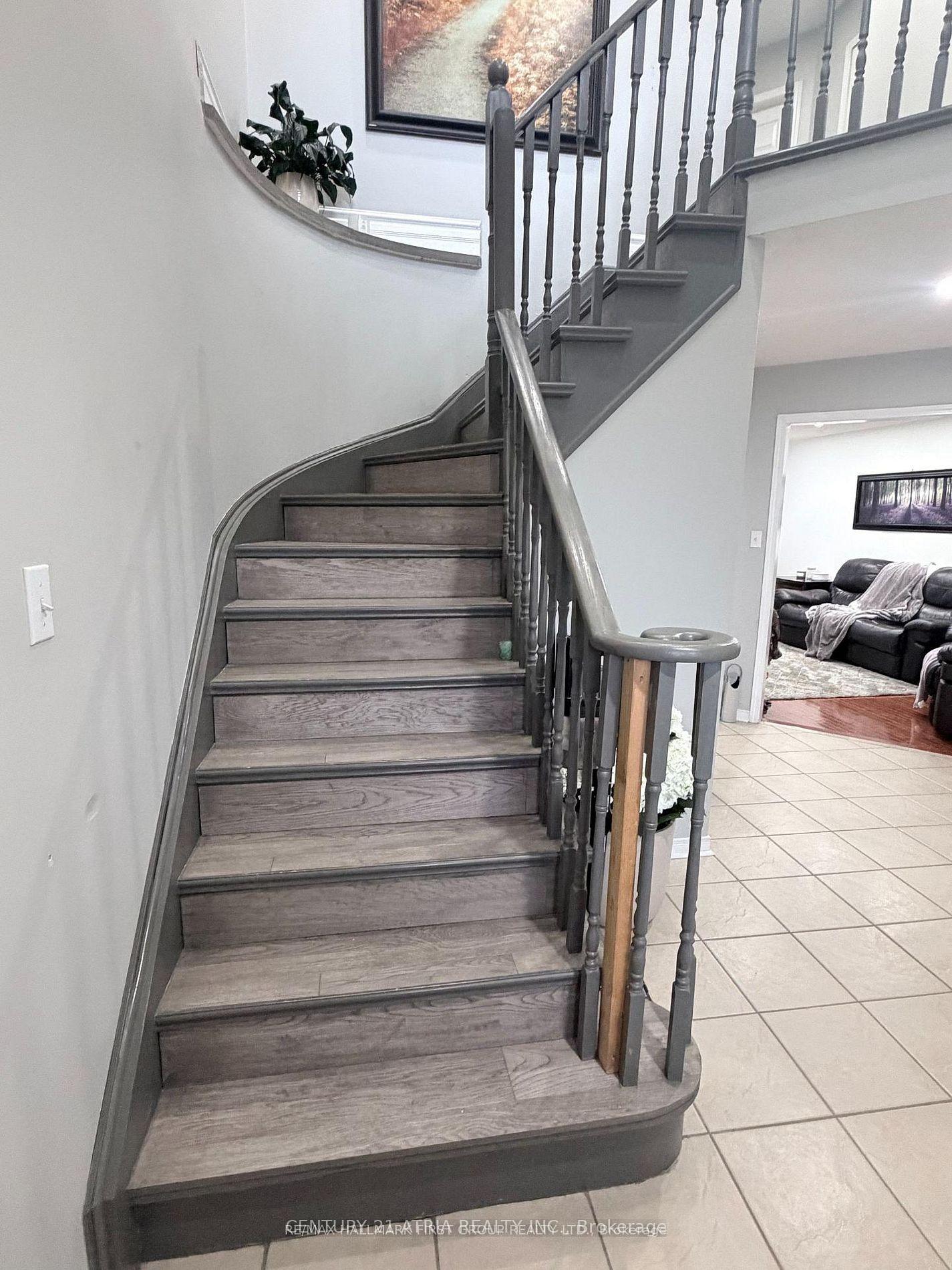 Photo 3 of 82 Hutton Place, Clarington, Bowmanville — HOMEH