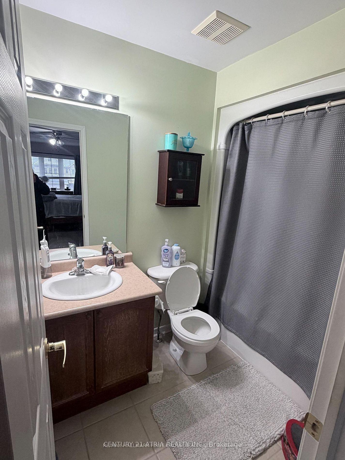 Photo 5 of 82 Hutton Place, Clarington, Bowmanville — HOMEH