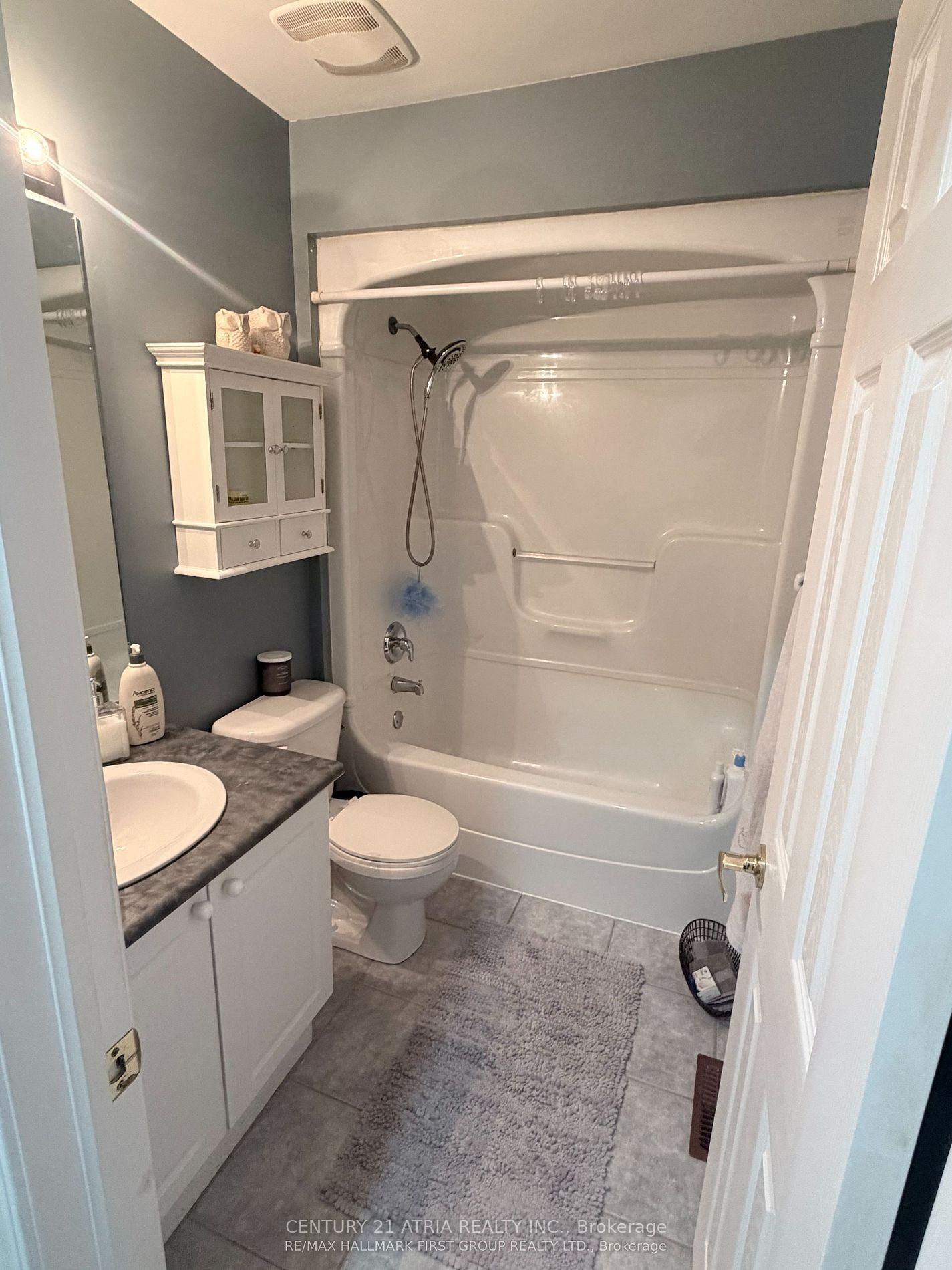 Photo 8 of 82 Hutton Place, Clarington, Bowmanville — HOMEH