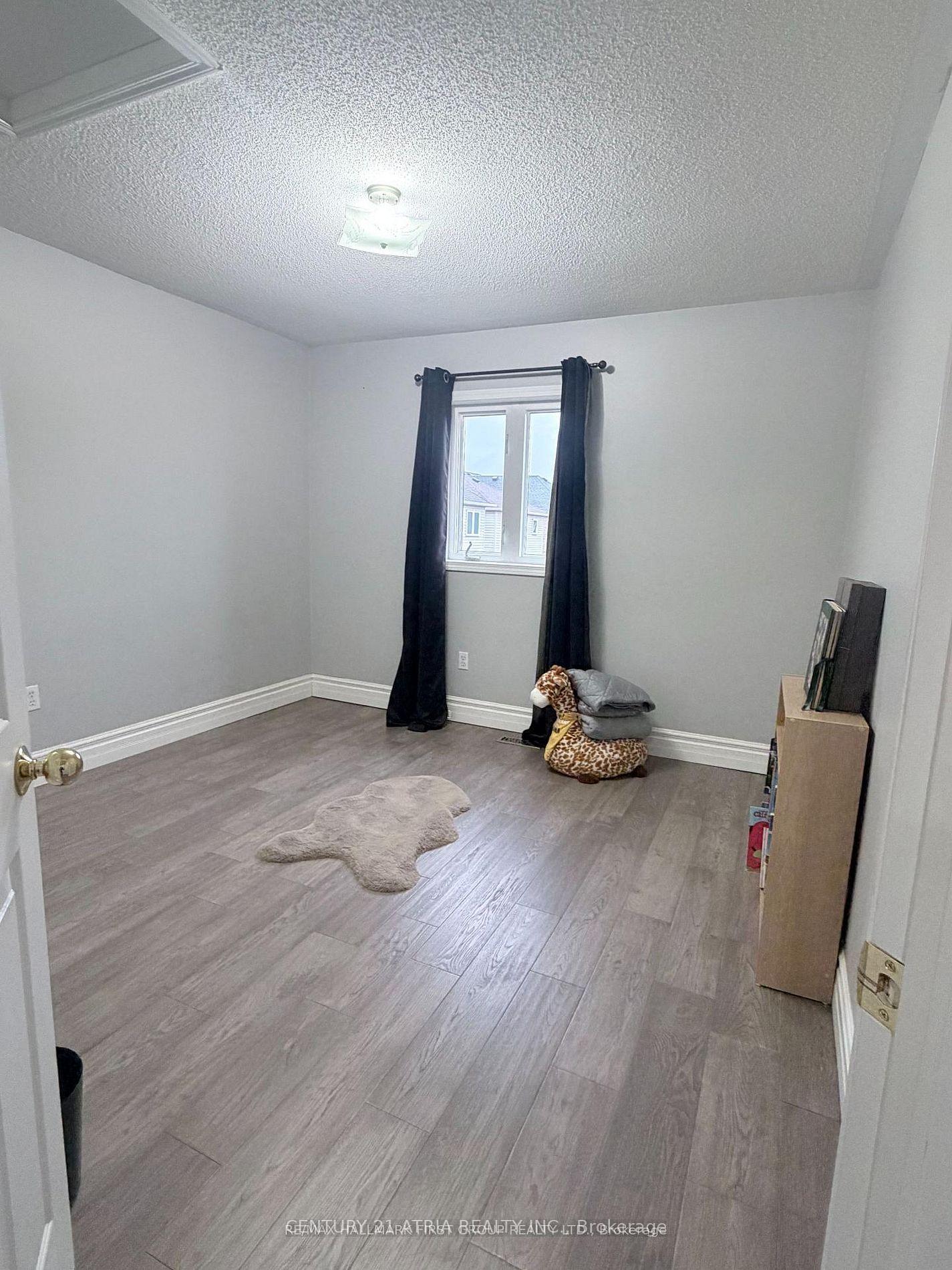 Photo 10 of 82 Hutton Place, Clarington, Bowmanville — HOMEH