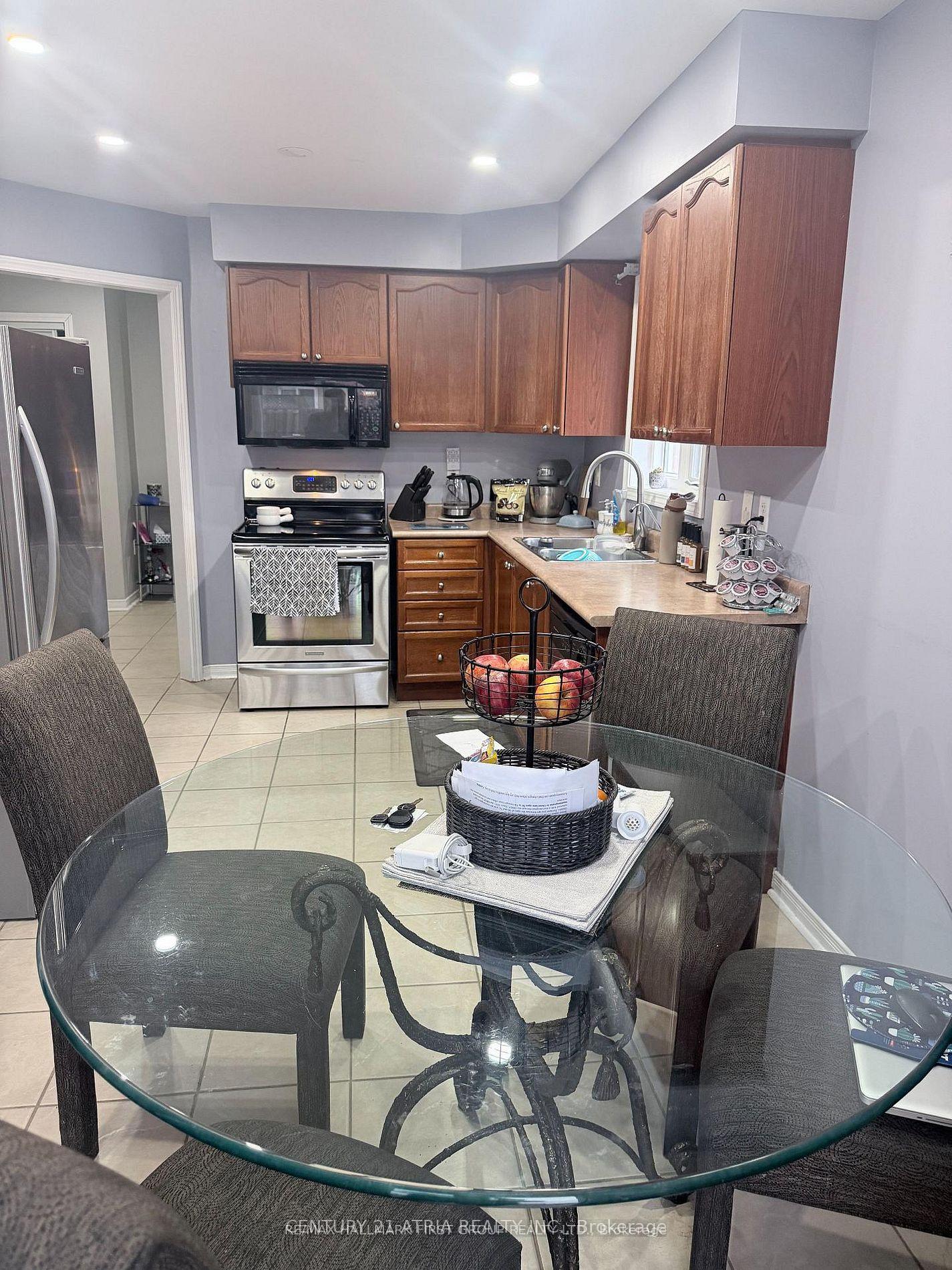 Photo 16 of 82 Hutton Place, Clarington, Bowmanville — HOMEH