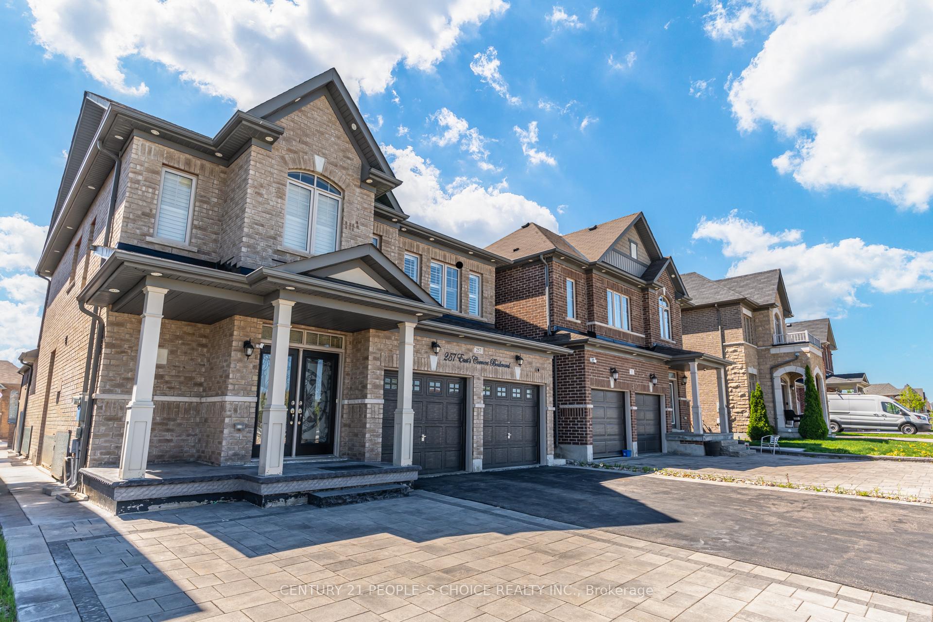 Photo 3 of 257 East's Corners Boulevard, Vaughan, Kleinburg — HOMEH