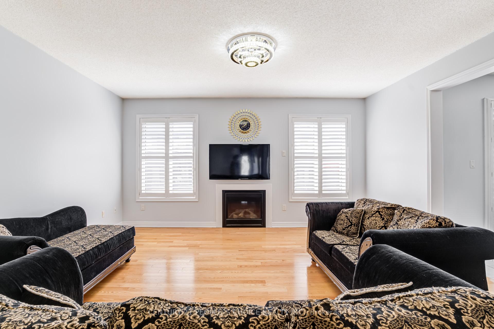 Photo 11 of 257 East's Corners Boulevard, Vaughan, Kleinburg — HOMEH