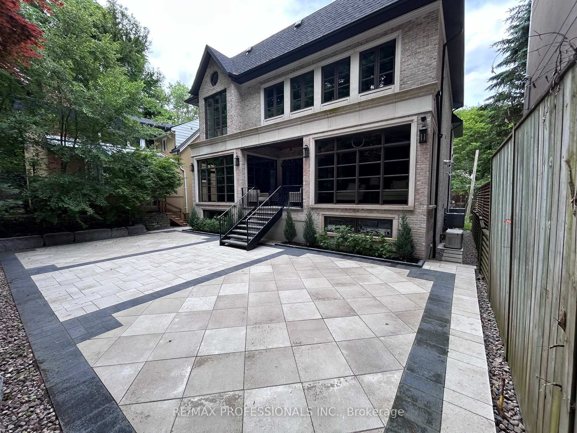 Photo 24 of 30 Dacre Crescent, Toronto, High Park-Swansea — HOMEH
