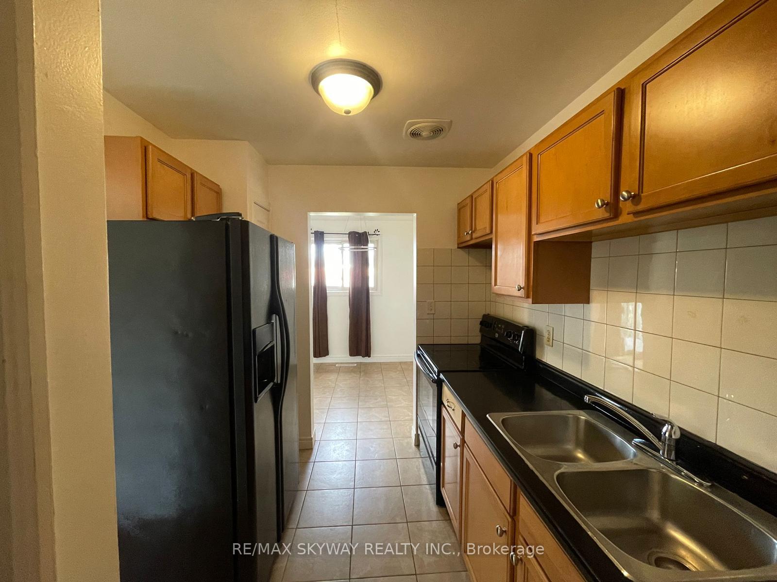 Photo 3 of Unit 97, 1730 Columbia Court, Windsor — HOMEH