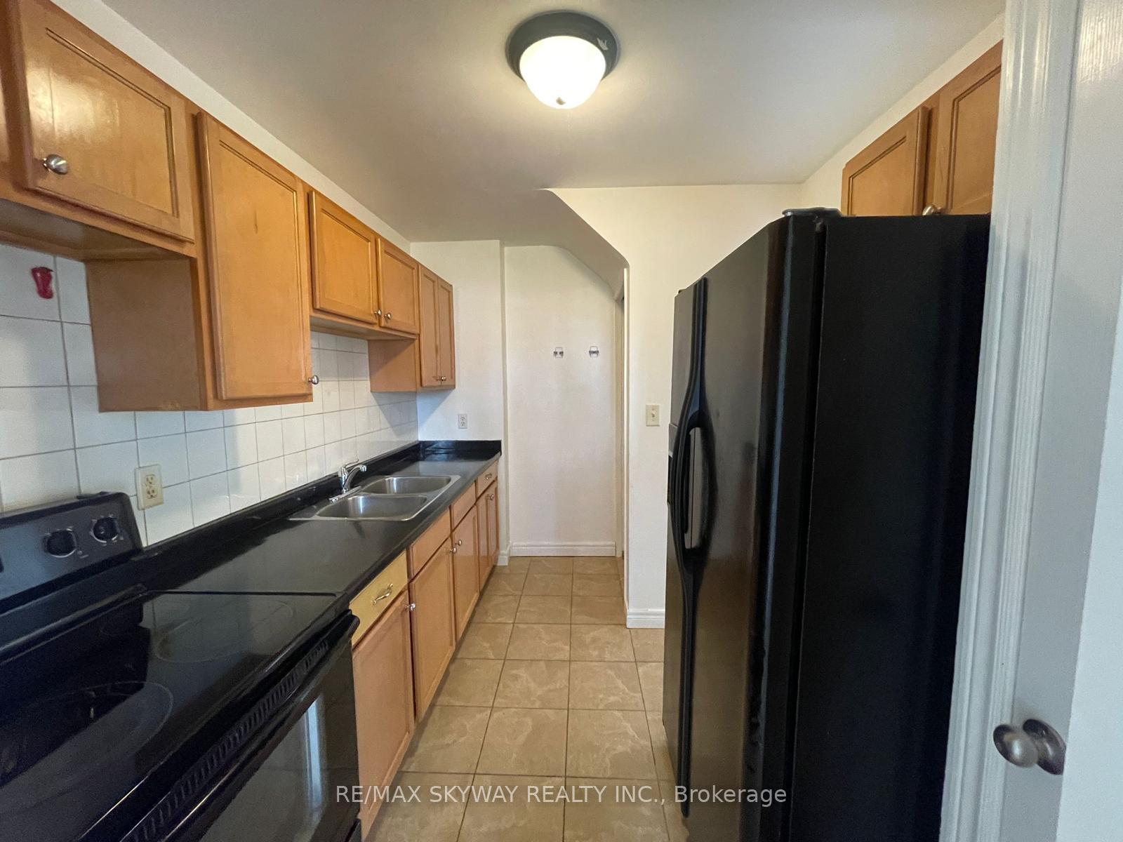 Photo 6 of Unit 97, 1730 Columbia Court, Windsor — HOMEH