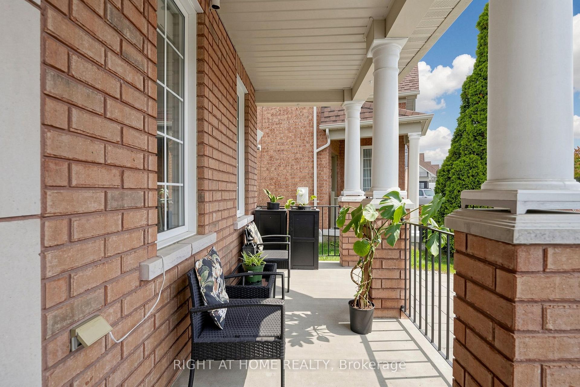 Photo 3 of 14 Grainger Crescent, Ajax, Northwest Ajax — HOMEH