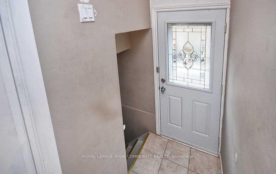 Photo 2 of Unit Lower, 25 Rockport Crescent, Richmond Hill, Crosby — HOMEH