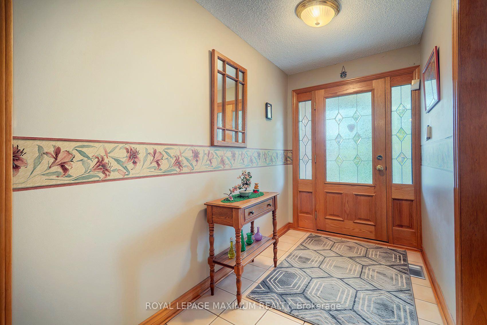 Photo 5 of 114 Beechnut Road, Vaughan, West Woodbridge — HOMEH