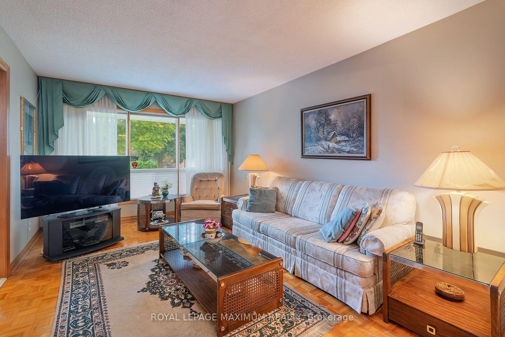 Photo 7 of 114 Beechnut Road, Vaughan, West Woodbridge — HOMEH
