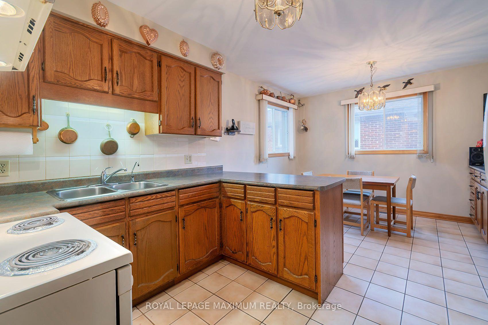 Photo 10 of 114 Beechnut Road, Vaughan, West Woodbridge — HOMEH