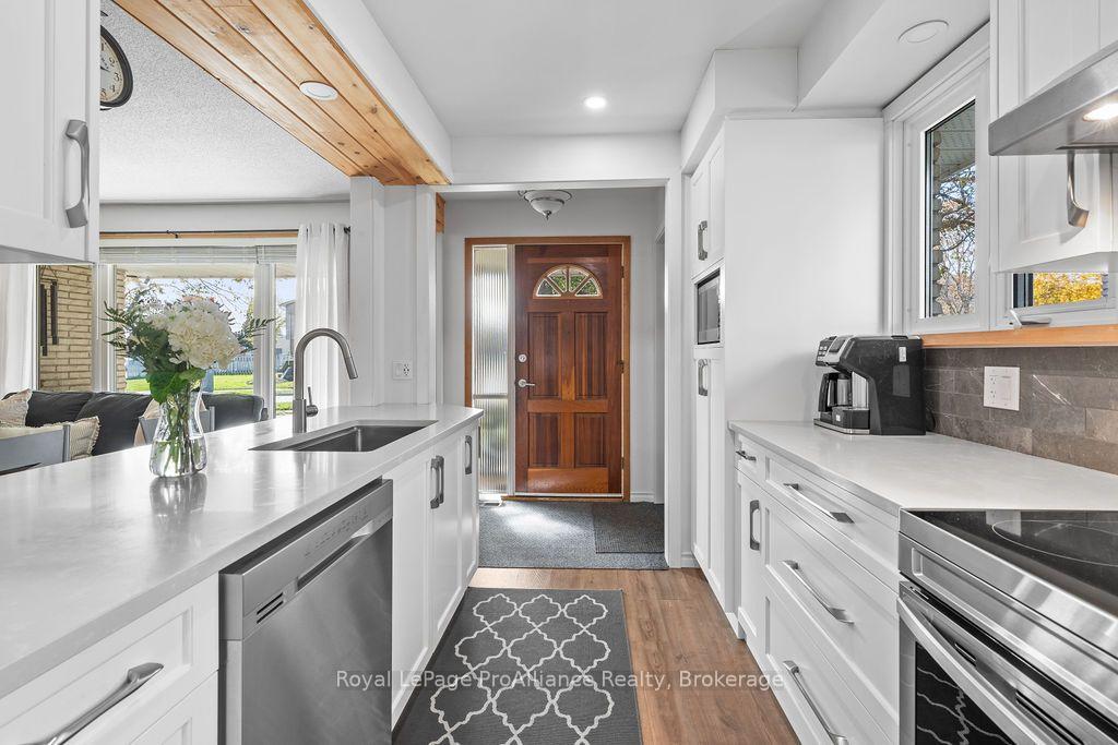 Photo 11 of 159 Singleton Drive, Belleville, Belleville Ward — HOMEH