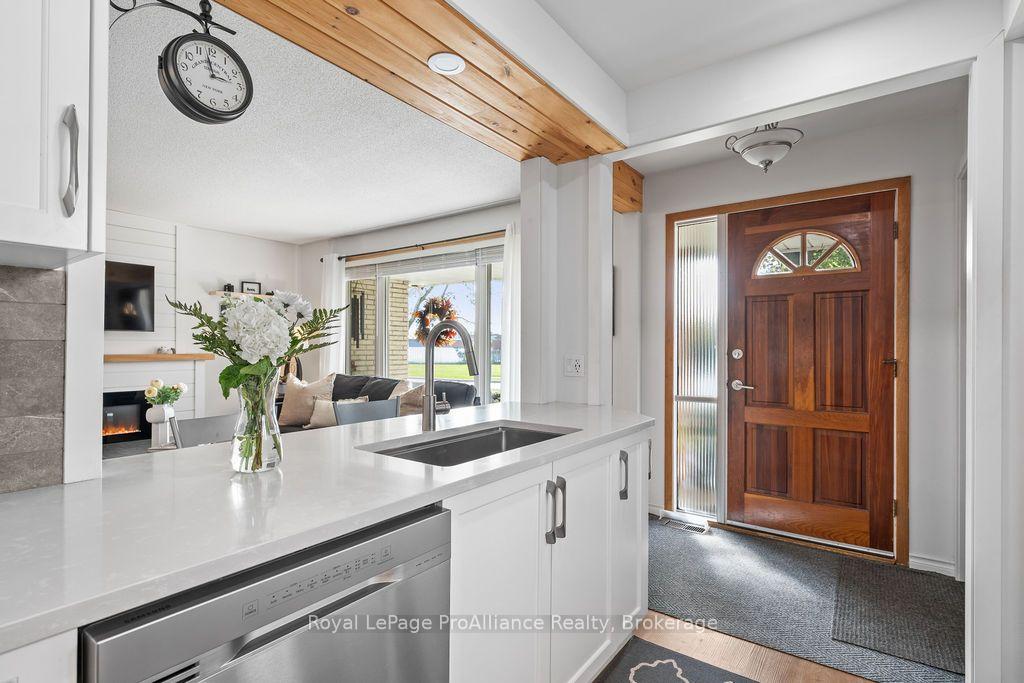 Photo 12 of 159 Singleton Drive, Belleville, Belleville Ward — HOMEH
