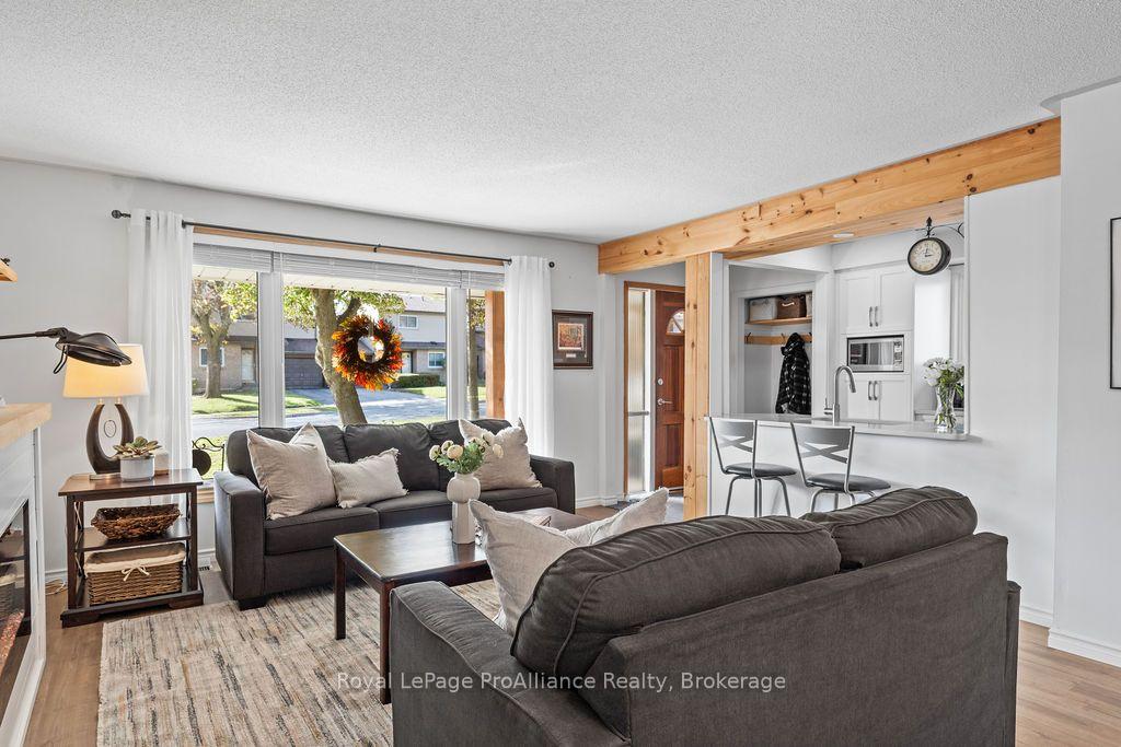 Photo 16 of 159 Singleton Drive, Belleville, Belleville Ward — HOMEH