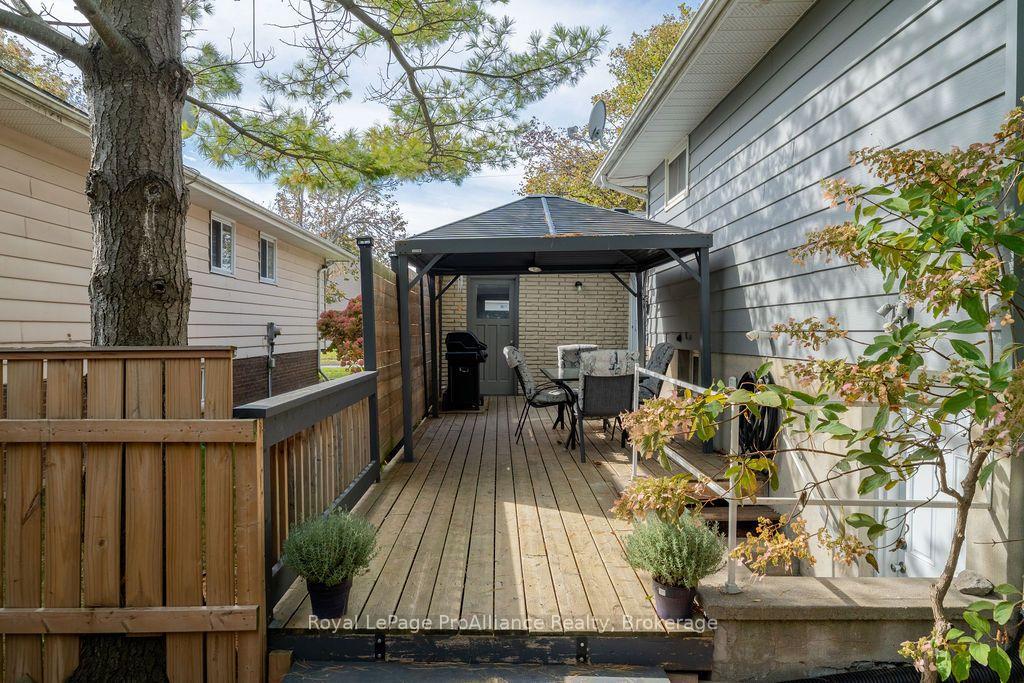 Photo 23 of 159 Singleton Drive, Belleville, Belleville Ward — HOMEH