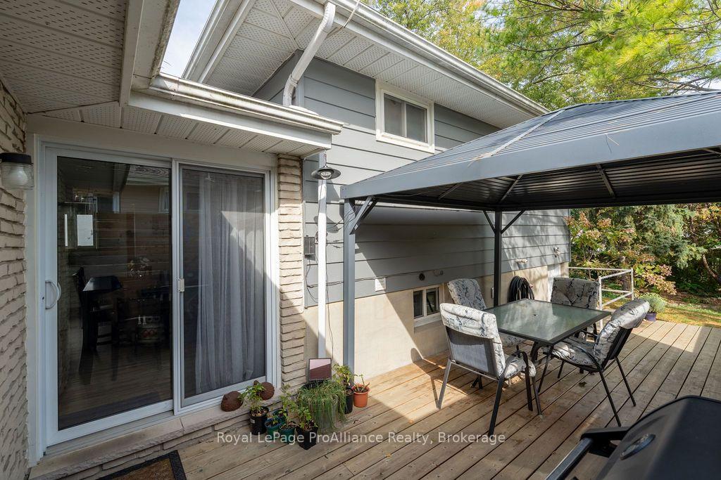Photo 25 of 159 Singleton Drive, Belleville, Belleville Ward — HOMEH