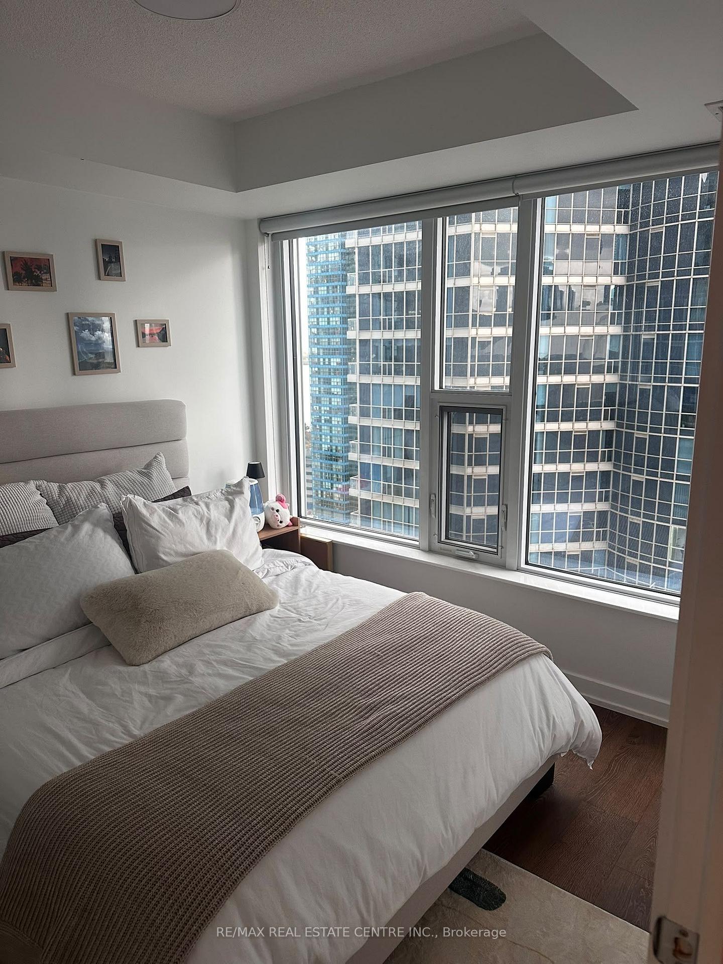 Photo 7 of Unit 2008, 10 York Street, Toronto, Waterfront Communities — HOMEH