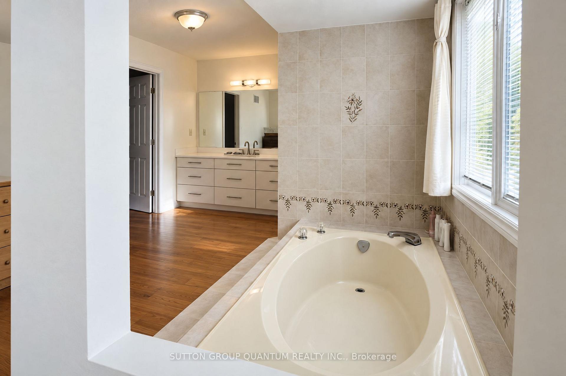 Photo 37 of 5254 Charnwood Crescent, Mississauga, East Credit — HOMEH