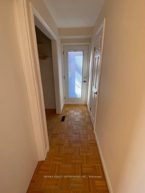 Photo 9 of Unit Lower Level, 2006 Carrera Lane, Mississauga, Clarkson — HOMEH