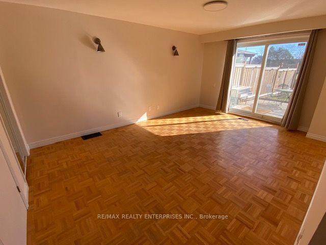 Photo 10 of Unit Lower Level, 2006 Carrera Lane, Mississauga, Clarkson — HOMEH