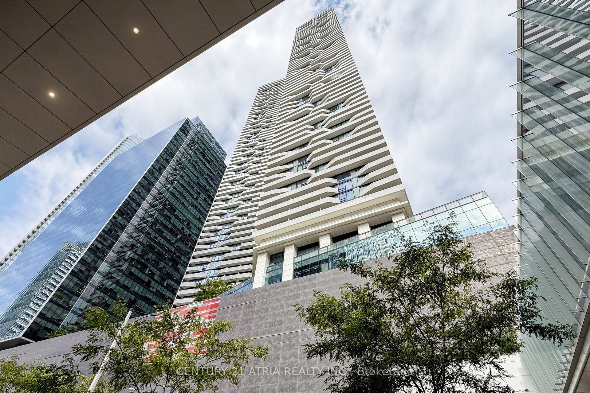 Photo 3 of Unit 5205, 88 Harbour Street, Toronto, Waterfront Communities — HOMEH