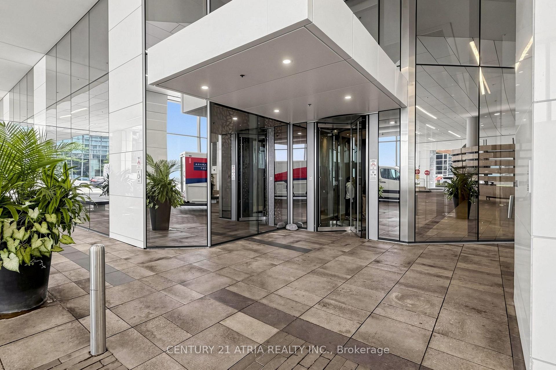 Photo 4 of Unit 5205, 88 Harbour Street, Toronto, Waterfront Communities — HOMEH