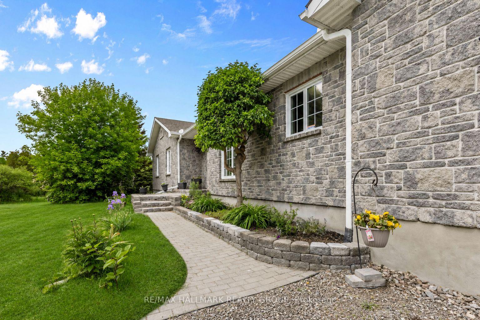 Photo 3 of 520 David Manchester Road, Ottawa, Huntley Ward (South West) — HOMEH