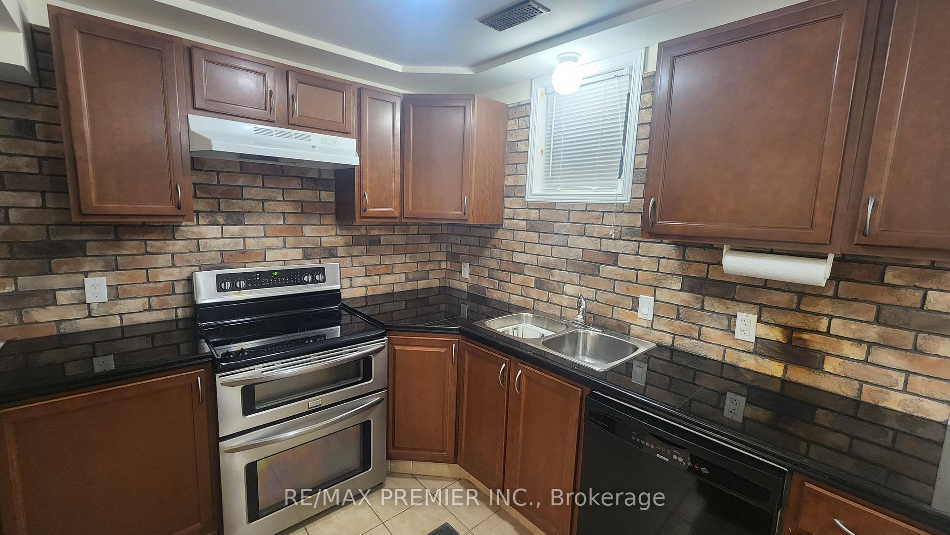 Photo 6 of Unit BASEMENT, 14A Oxbow Court, Vaughan, Vellore Village — HOMEH