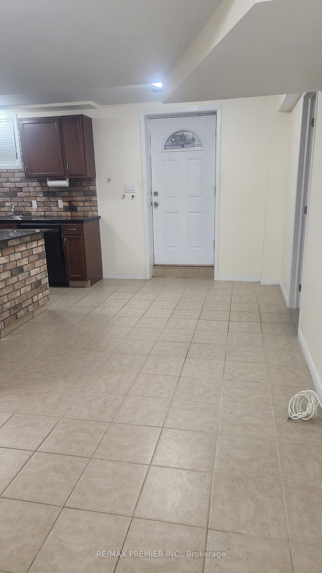 Photo 7 of Unit BASEMENT, 14A Oxbow Court, Vaughan, Vellore Village — HOMEH