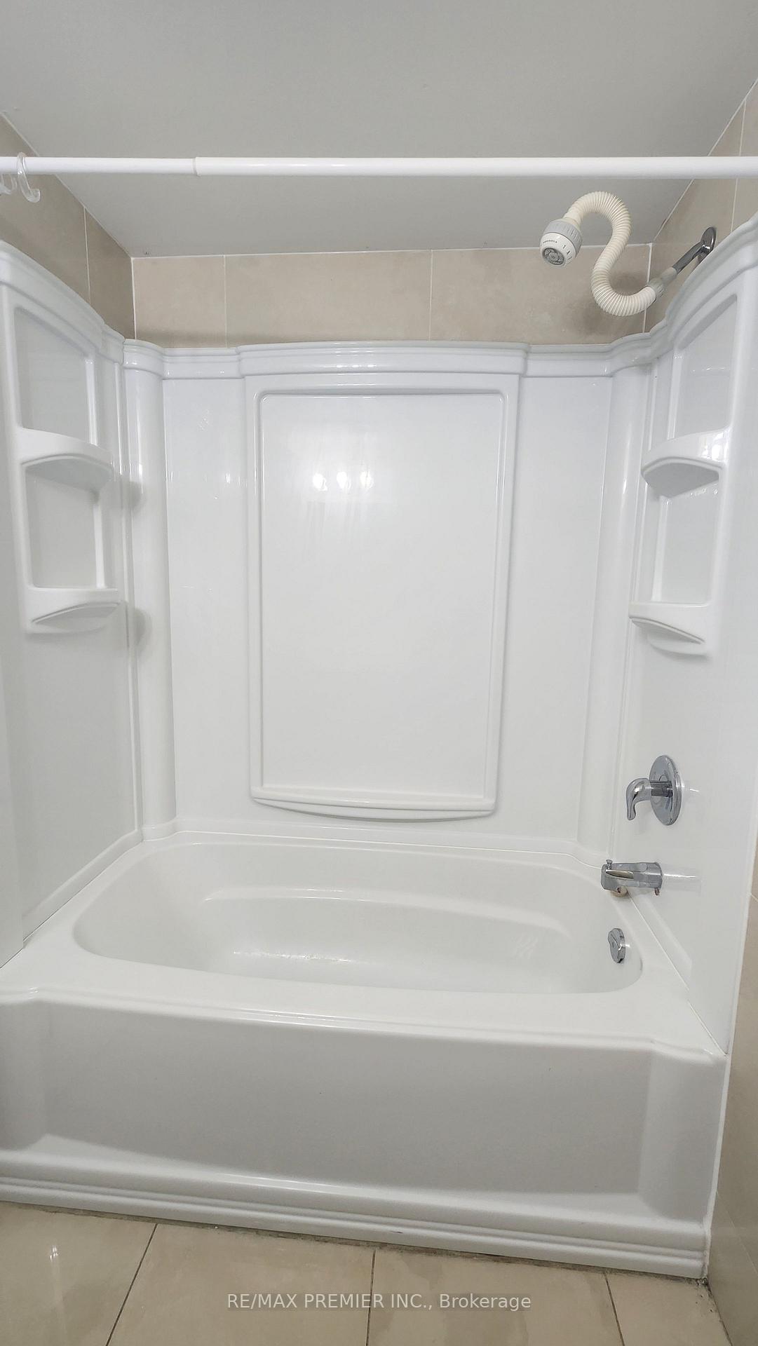 Photo 8 of Unit BASEMENT, 14A Oxbow Court, Vaughan, Vellore Village — HOMEH