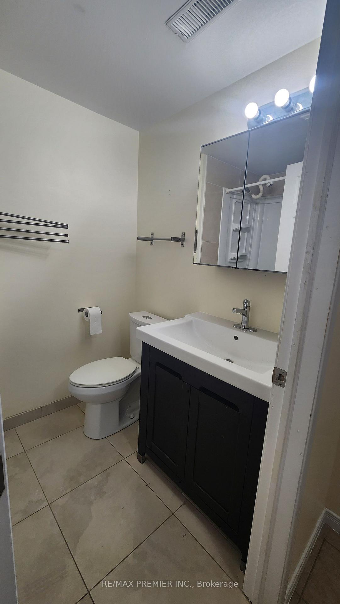 Photo 10 of Unit BASEMENT, 14A Oxbow Court, Vaughan, Vellore Village — HOMEH