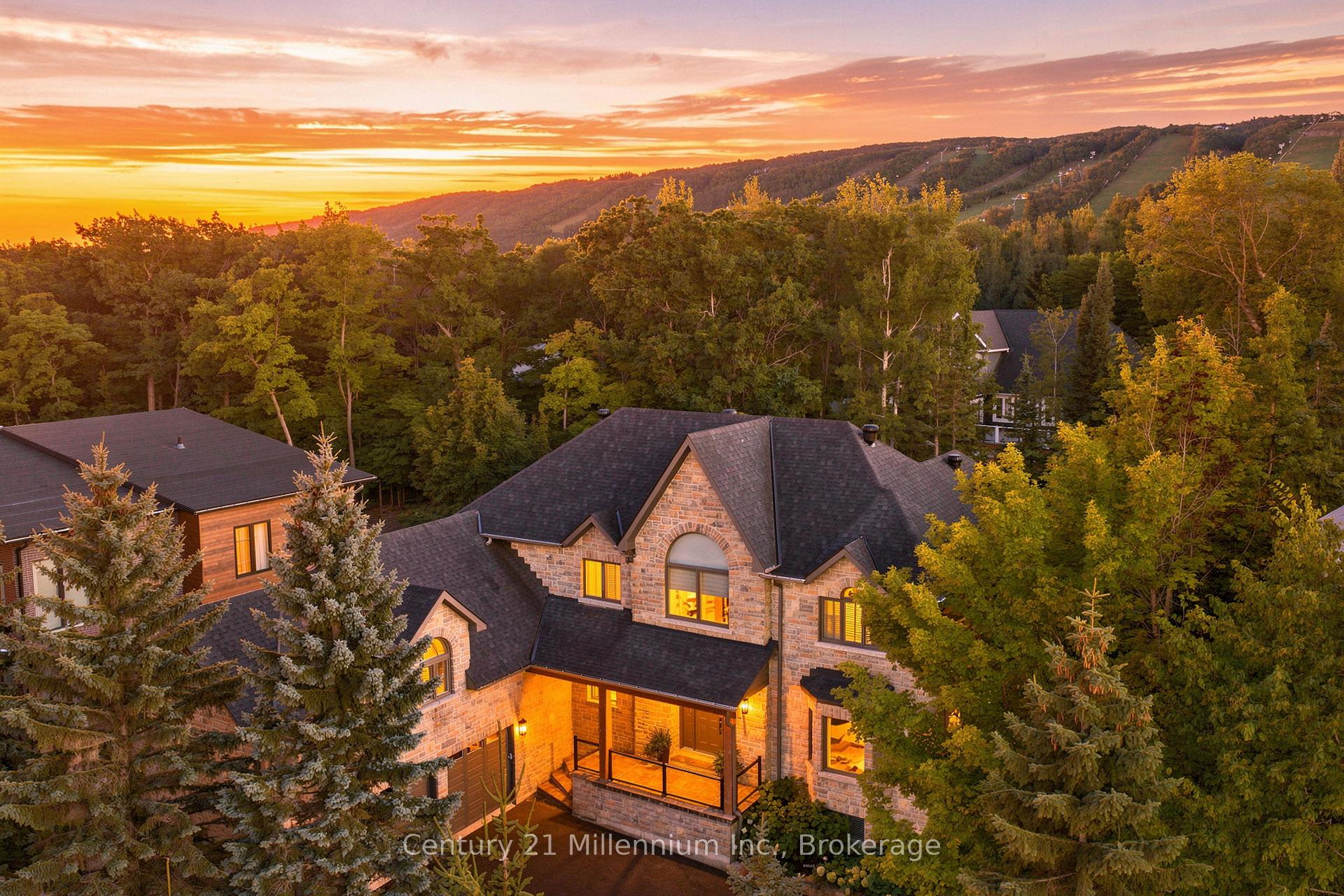 Photo 2 of 129 Blueski George Crescent, Blue Mountains — HOMEH