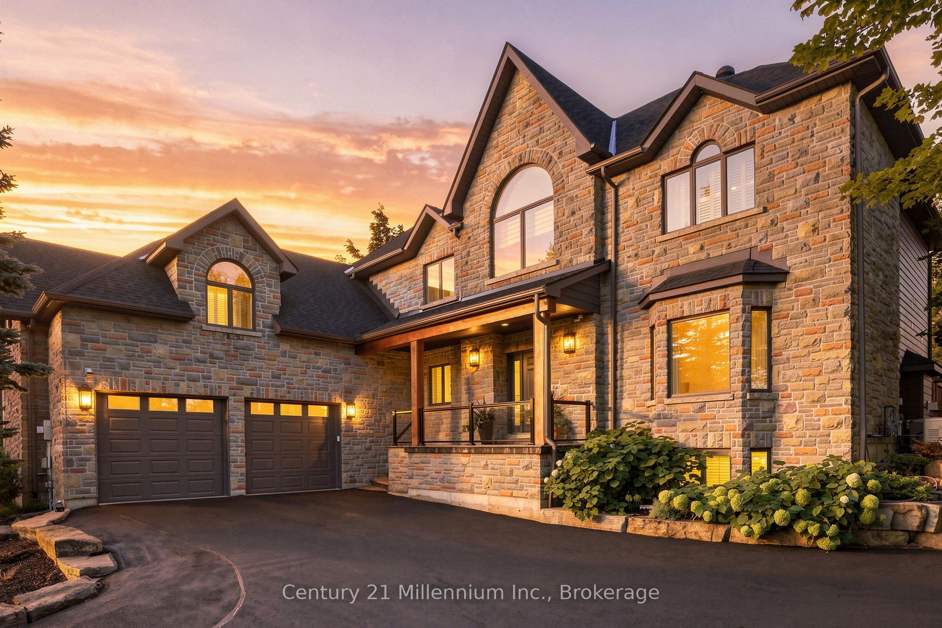 Photo 3 of 129 Blueski George Crescent, Blue Mountains — HOMEH