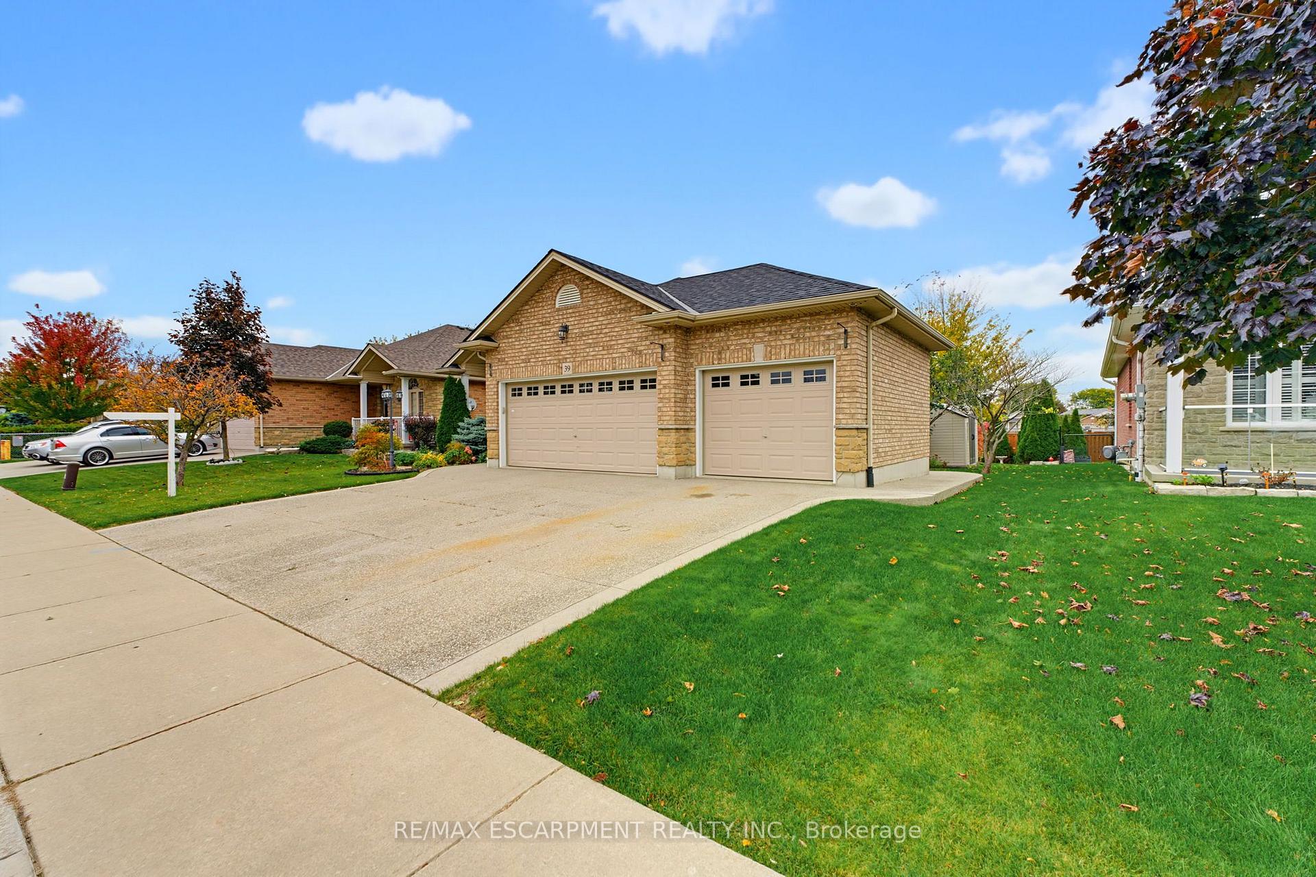 Photo 3 of 39 Oak Crescent, Haldimand — HOMEH
