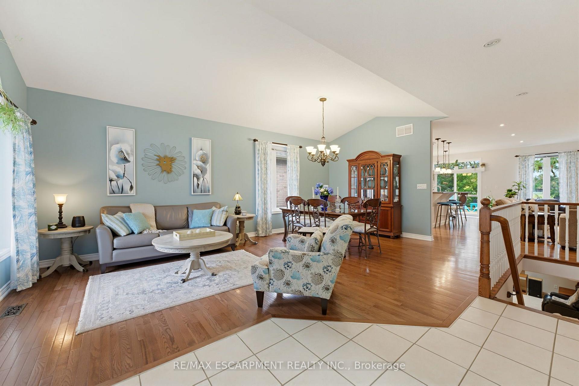 Photo 6 of 39 Oak Crescent, Haldimand — HOMEH