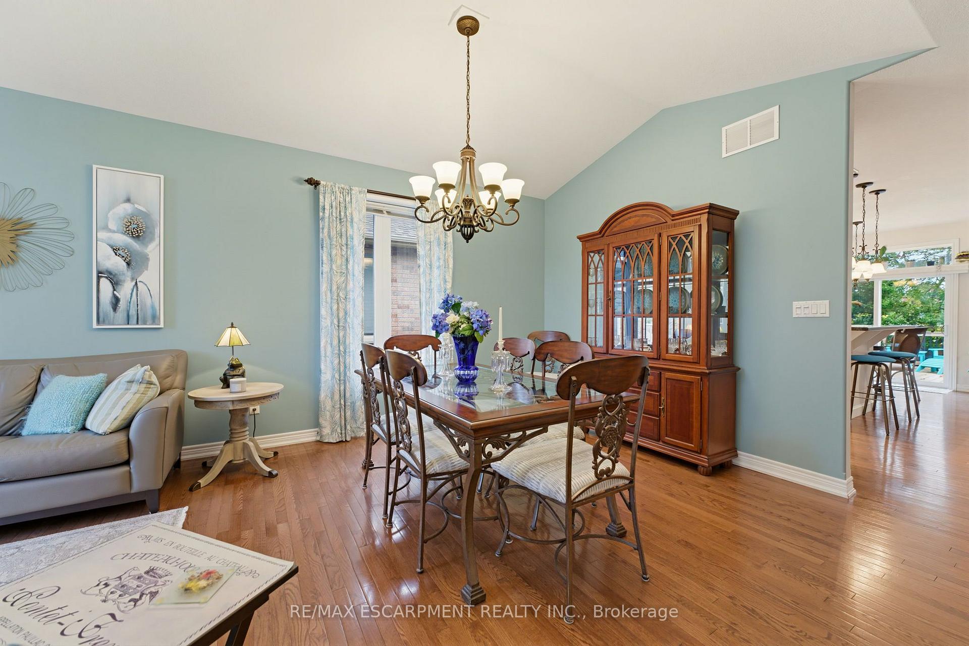 Photo 8 of 39 Oak Crescent, Haldimand — HOMEH
