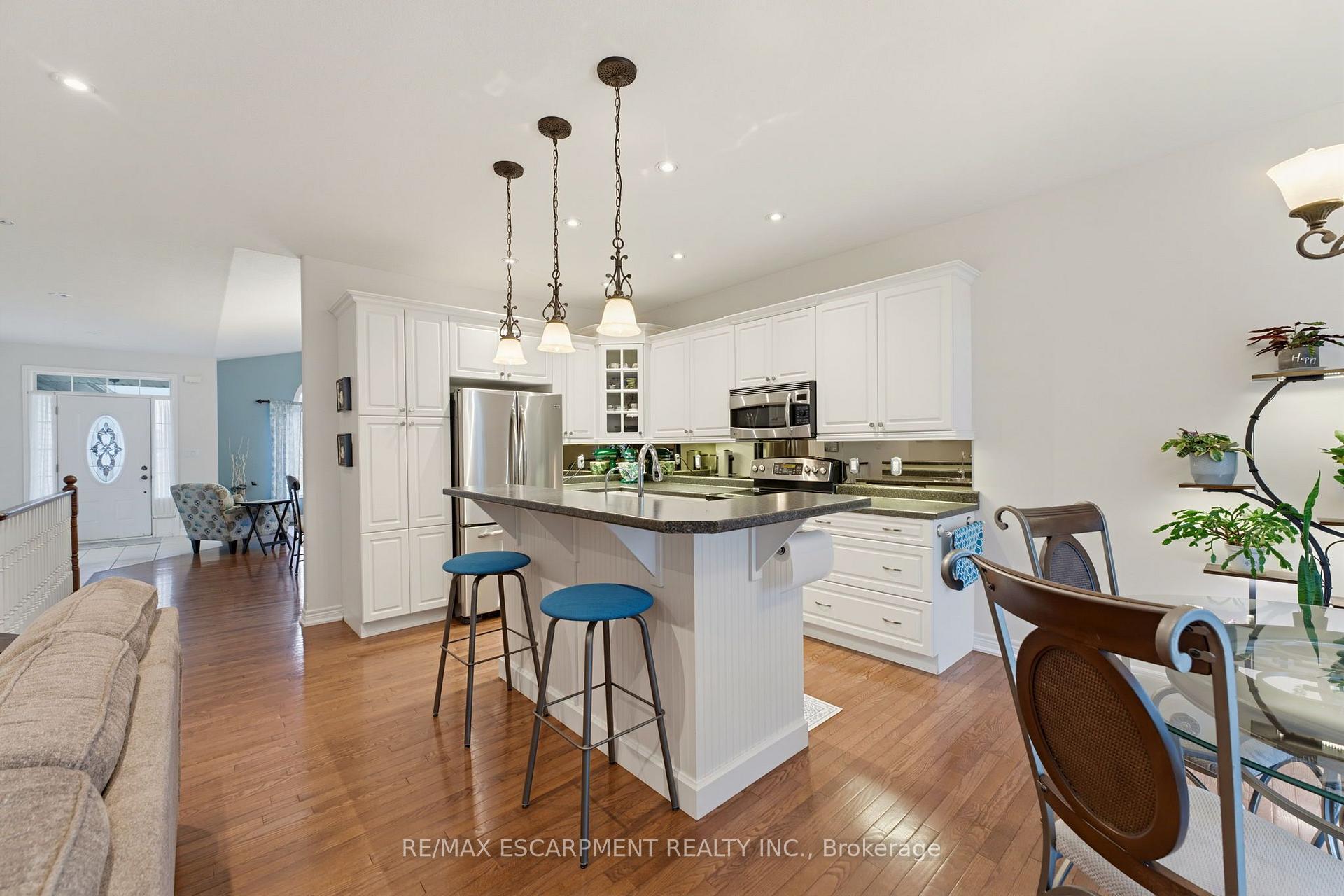 Photo 11 of 39 Oak Crescent, Haldimand — HOMEH