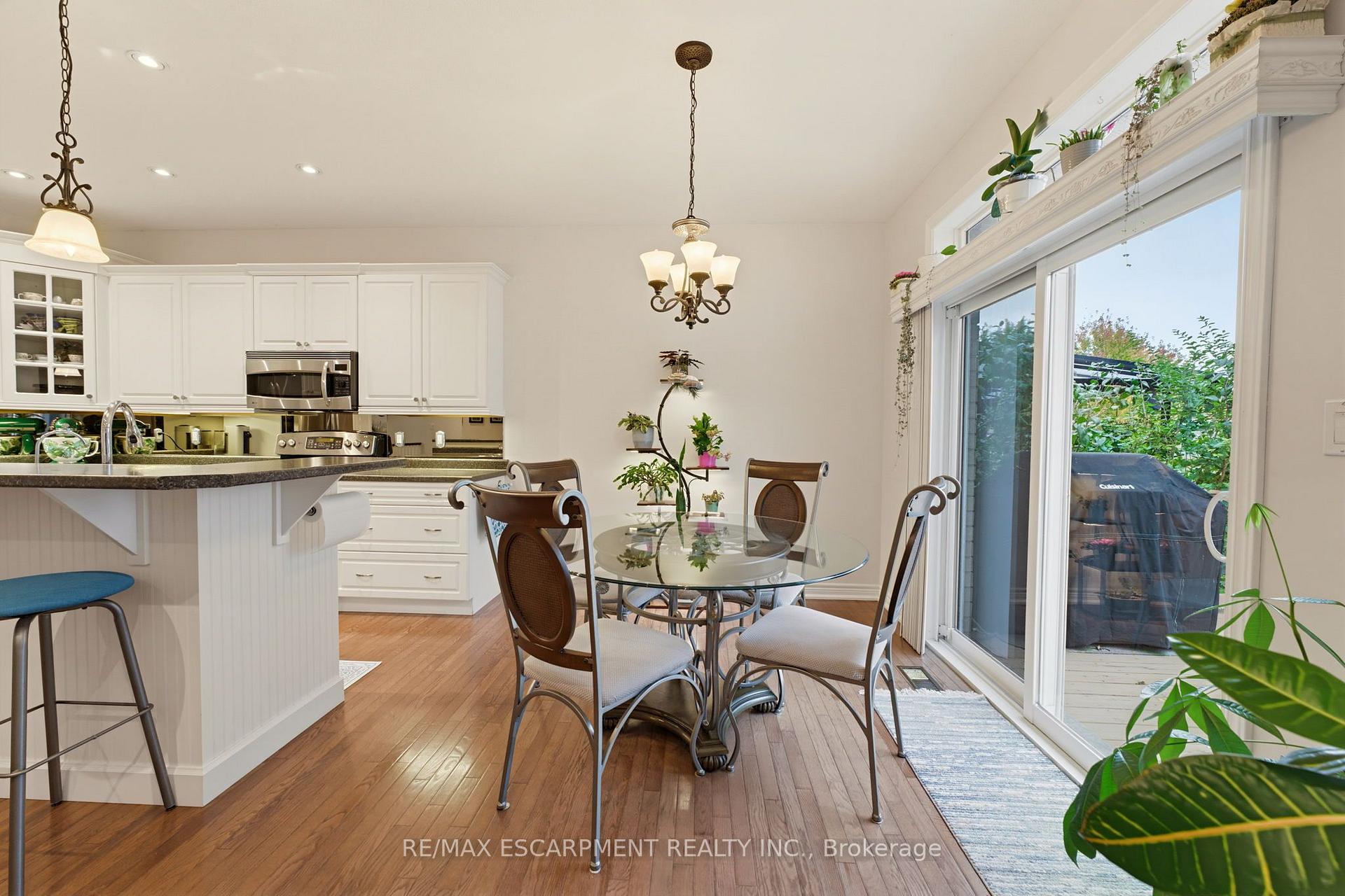 Photo 12 of 39 Oak Crescent, Haldimand — HOMEH