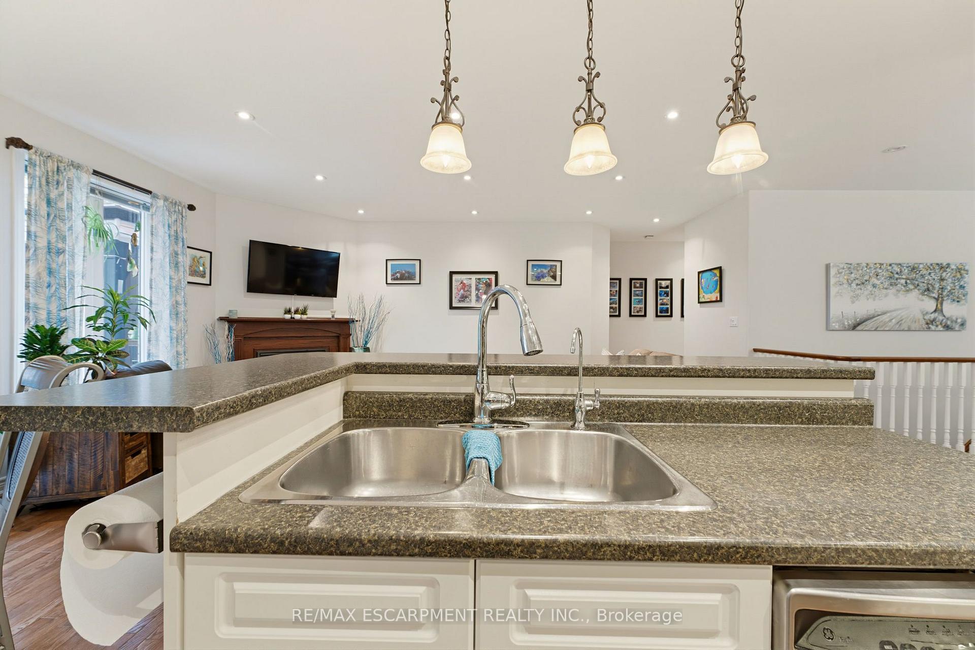Photo 15 of 39 Oak Crescent, Haldimand — HOMEH