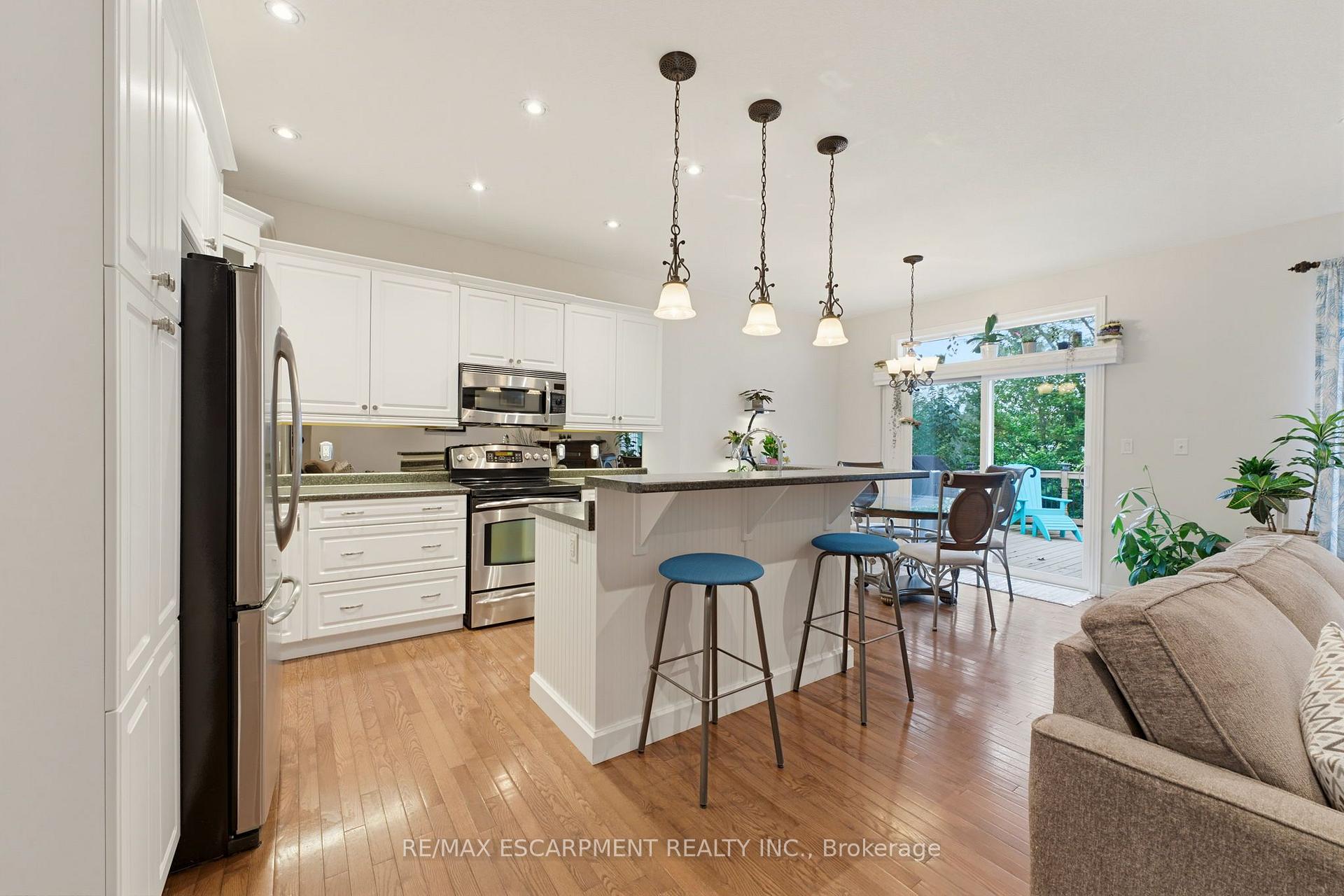 Photo 16 of 39 Oak Crescent, Haldimand — HOMEH