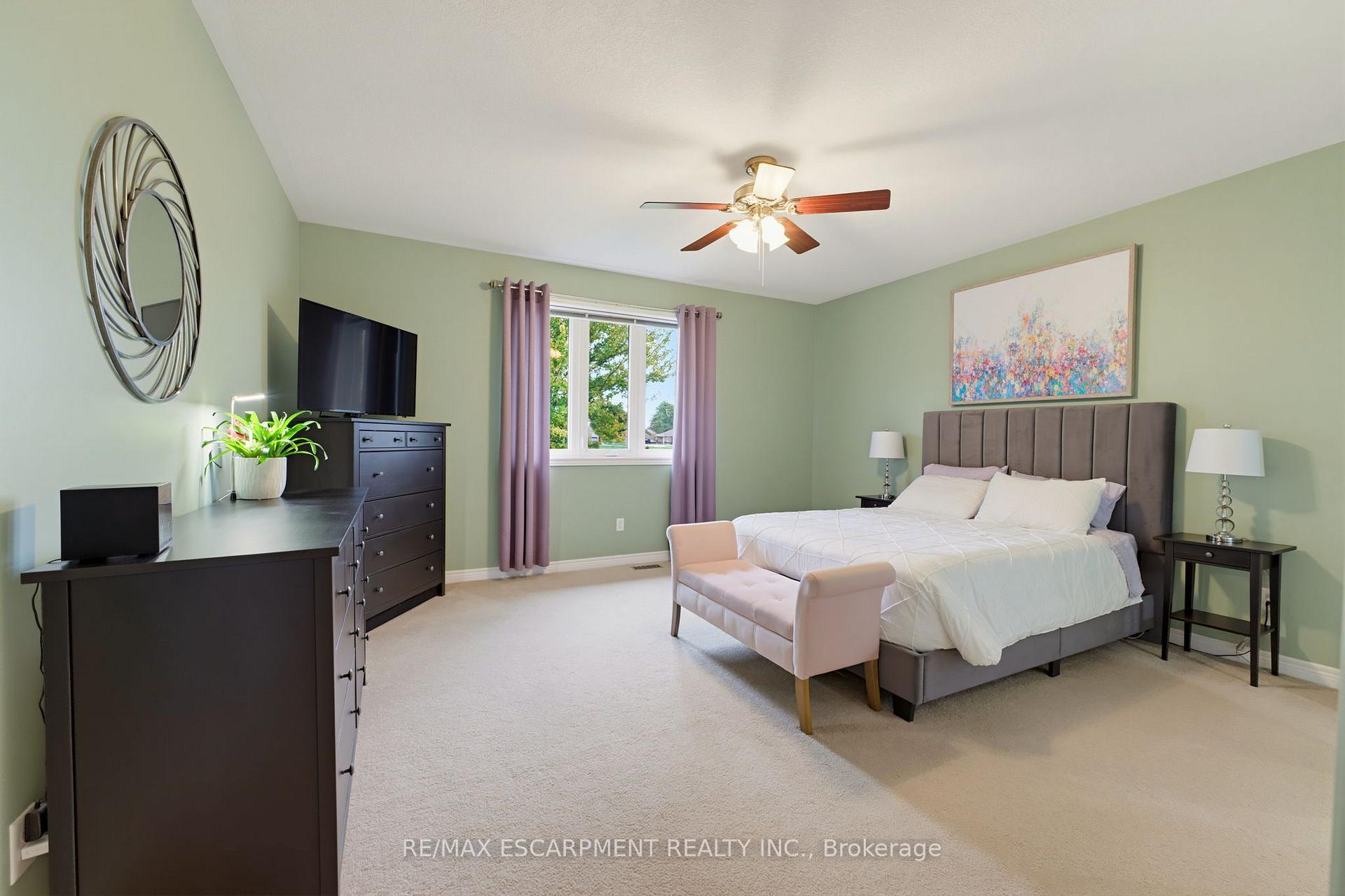 Photo 17 of 39 Oak Crescent, Haldimand — HOMEH